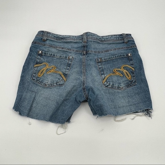 Roca Wear Cut Off Distressed Denim. Jean Shorts Size 9 Women’s - Picture 3 of 8
